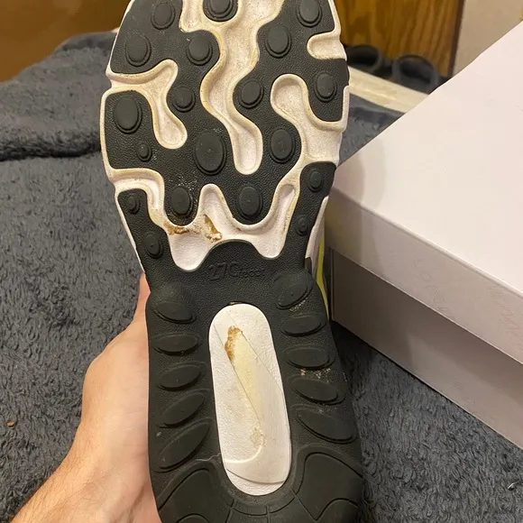 Nike 270 Reacts Lemon Venom size 7y