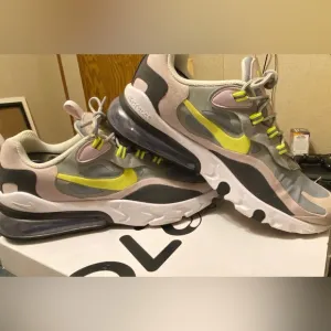 Nike 270 Reacts Lemon Venom size 7y