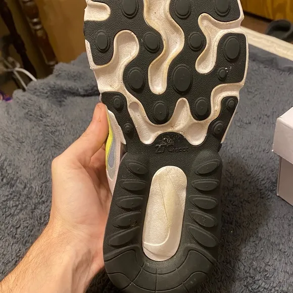 Nike 270 Reacts Lemon Venom size 7y
