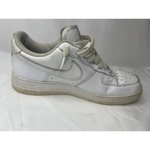 Nike Air Force 1 07’ Shoes Mens Size 8.5 White Sneakers Athletic Lace Up Sports