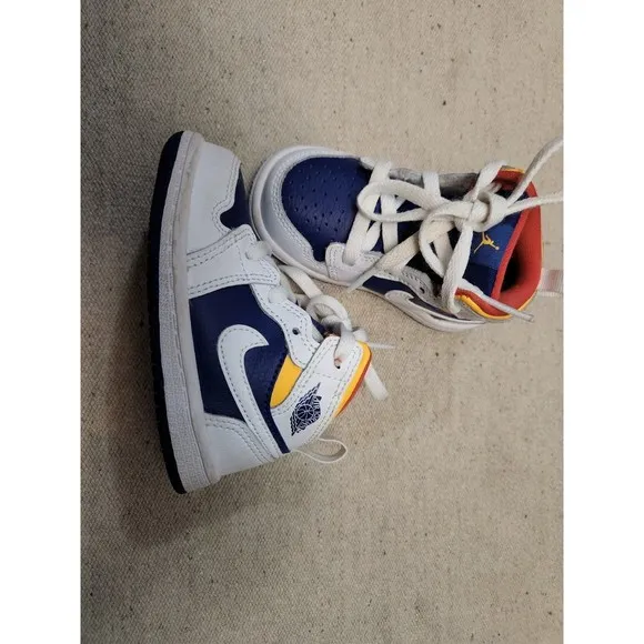 Nike Air Jordan 1 Mid Shoes Size 5c