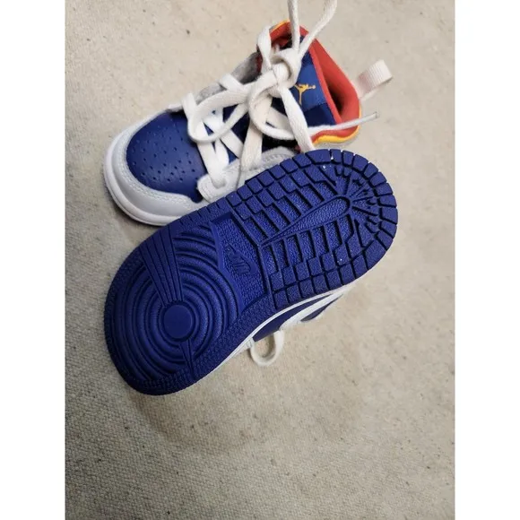 Nike Air Jordan 1 Mid Shoes Size 5c