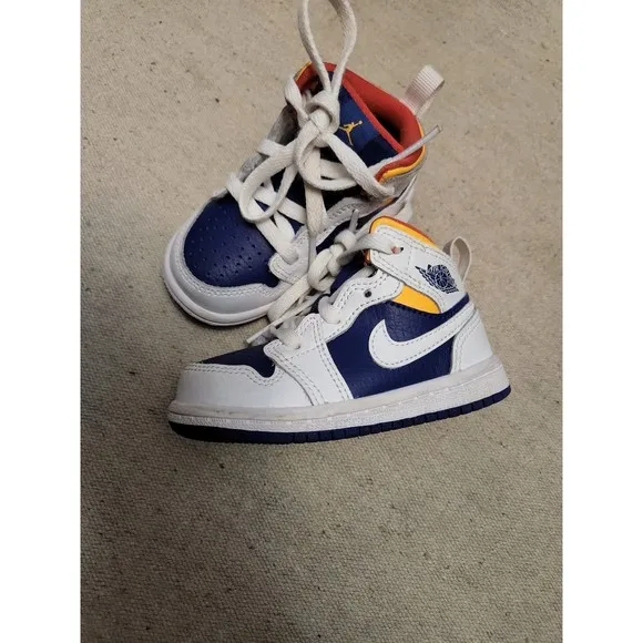 Nike Air Jordan 1 Mid Shoes Size 5c