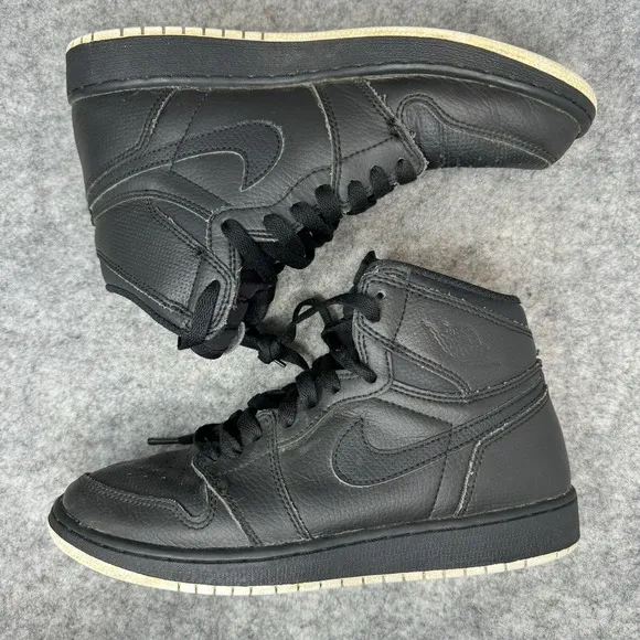 Nike Air Jordan 1 Retro High Black OG Shoes Boys Size 6.5Y Sneakers 575441-002