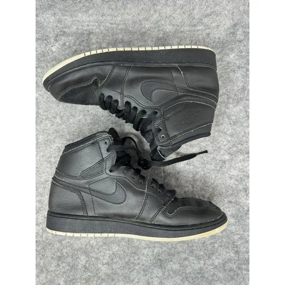 Nike Air Jordan 1 Retro High Black OG Shoes Boys Size 6.5Y Sneakers 575441-002