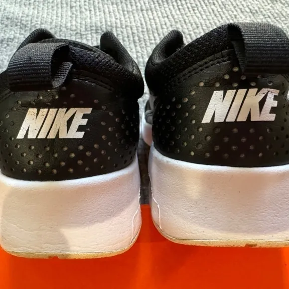 Nike Air Mac Thea Black White Youth Size 4.5 Boy Running Shoes Sneakers
