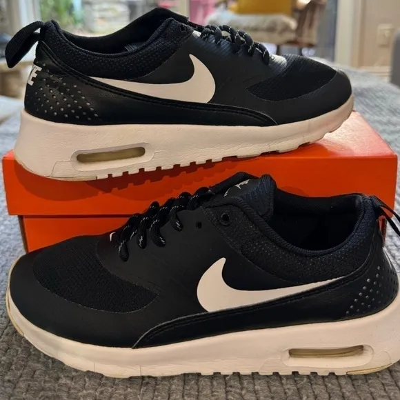 Nike Air Mac Thea Black White Youth Size 4.5 Boy Running Shoes Sneakers