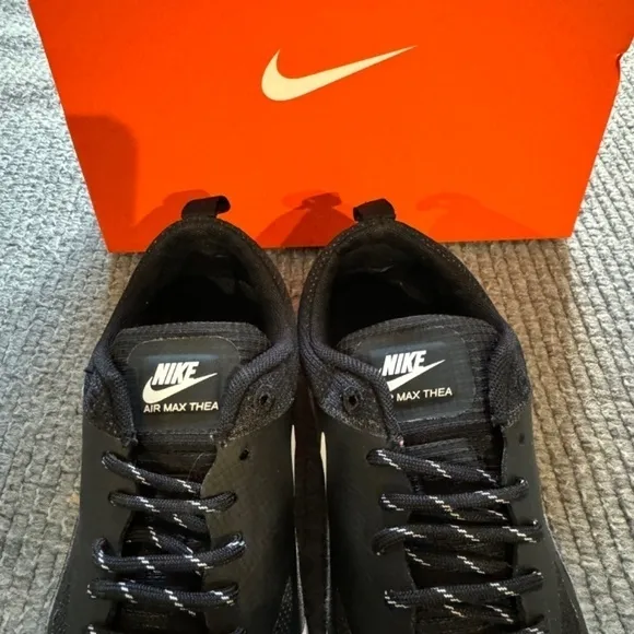 Nike Air Mac Thea Black White Youth Size 4.5 Boy Running Shoes Sneakers