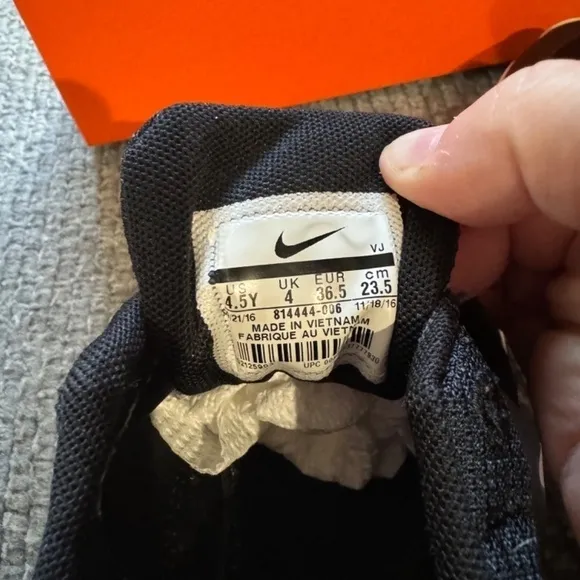 Nike Air Mac Thea Black White Youth Size 4.5 Boy Running Shoes Sneakers