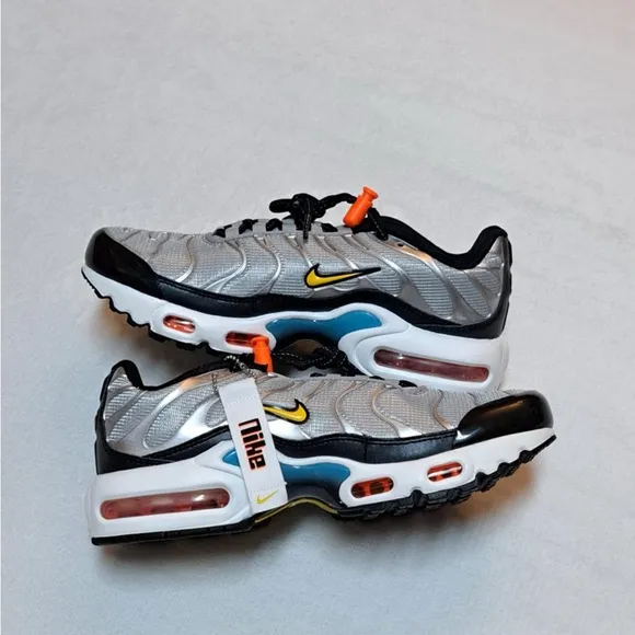 Nike Air Max Plus Silver Shoes Size: 6Y / 7.5W
