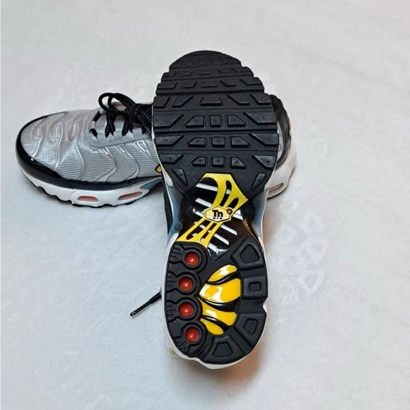 Nike Air Max Plus Silver Shoes Size: 6Y / 7.5W