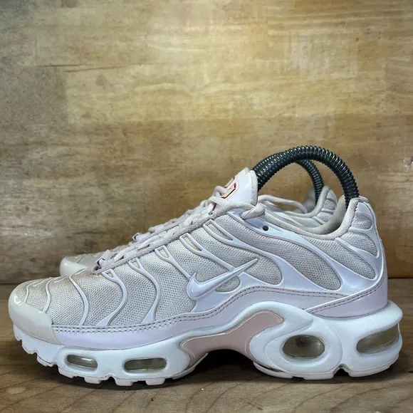 Nike Air Max Plus TN SE Womens Size 7 Shoes Sneakers Pale Pink CD0182-600