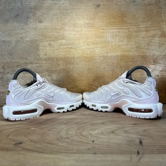 Nike Air Max Plus TN SE Womens Size 7 Shoes Sneakers Pale Pink CD0182-600