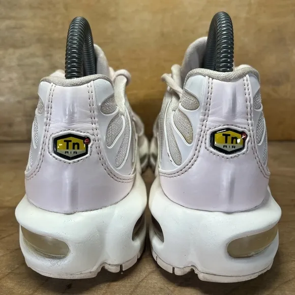 Nike Air Max Plus TN SE Womens Size 7 Shoes Sneakers Pale Pink CD0182-600