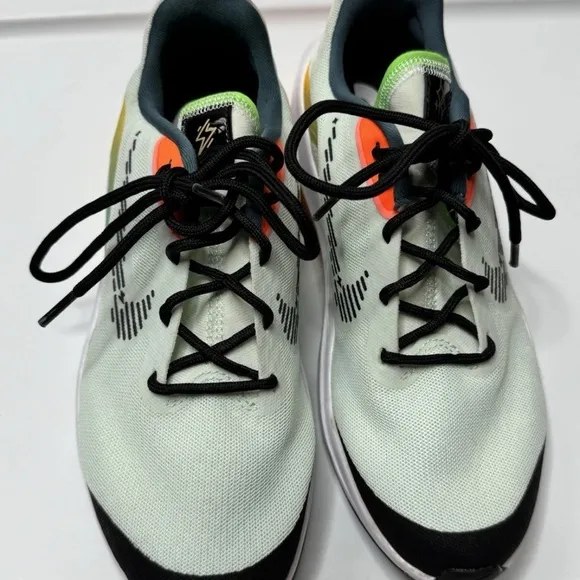 Nike Air Zoom Arcadia 2 Running Sneaker Youth Boys Size 5 Barely Green Lace Up