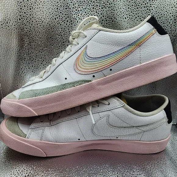 Nike Blazer Low '77 Men's 10.5 Sneakers White Pink Shoes DD3034-100 LGTBQ 