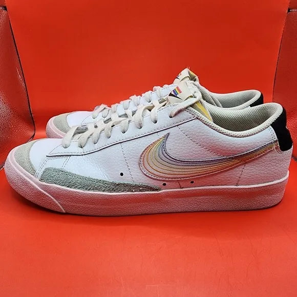 Nike Blazer Low '77 Men's 10.5 Sneakers White Pink Shoes DD3034-100 LGTBQ 