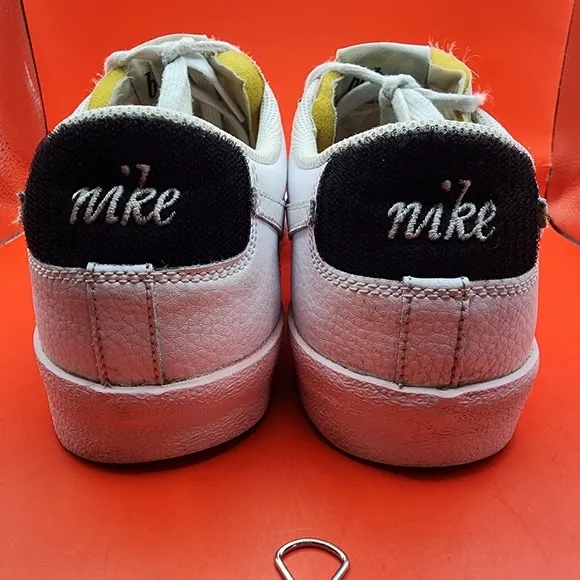Nike Blazer Low '77 Men's 10.5 Sneakers White Pink Shoes DD3034-100 LGTBQ 