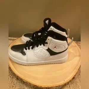 Nike Boys Air Jordan Access AV7942-101 White Basketball Shoes Sneakers Size 1.5Y