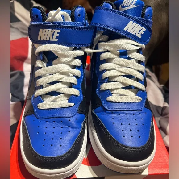 NIKE COURT BOROUGH MID 2 YOUTH SHOES size 4.5