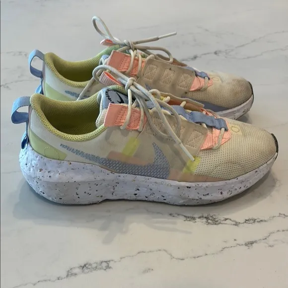 Nike Cream and Blue Athletic Shoes with Modern Design