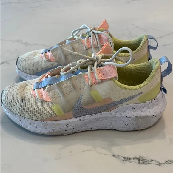Nike Cream and Blue Athletic Shoes with Modern Design