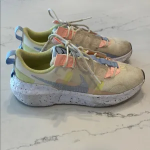 Nike Cream and Blue Athletic Shoes with Modern Design