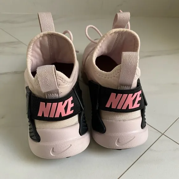 Nike Huarache Drift (GS) Girls size 4Y women’s size 5.5 Pink Shoes