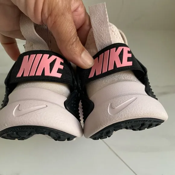 Nike Huarache Drift (GS) Girls size 4Y women’s size 5.5 Pink Shoes