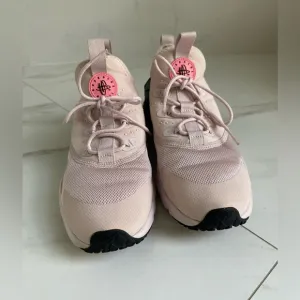 Nike Huarache Drift (GS) Girls size 4Y women’s size 5.5 Pink Shoes