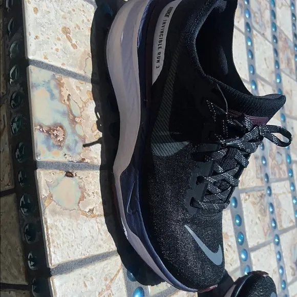 Nike Invincible Run 3 Black and White Athletic Shoes with Modern Design