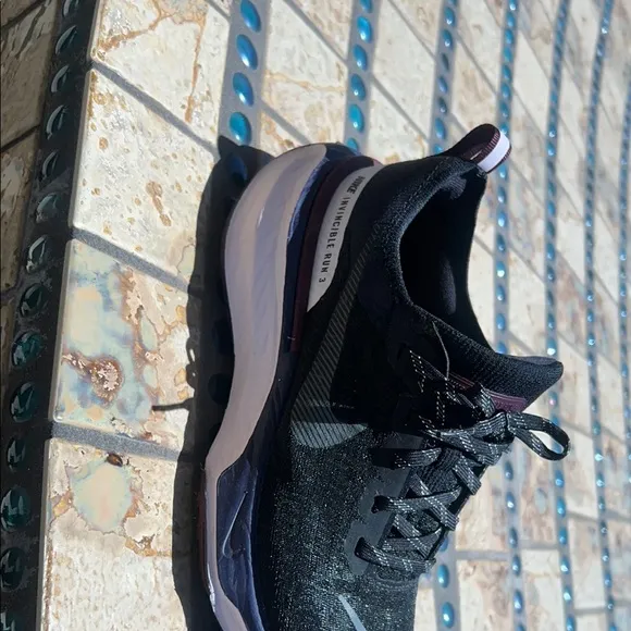 Nike Invincible Run 3 Black and White Athletic Shoes with Modern Design