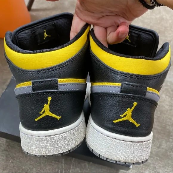 Nike Jordan 1 Mid Shoes Black/Yellow GS Size 6.5