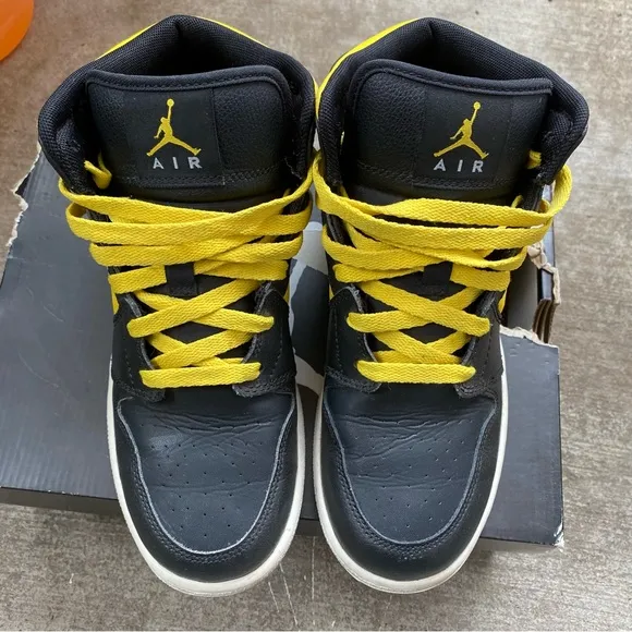 Nike Jordan 1 Mid Shoes Black/Yellow GS Size 6.5