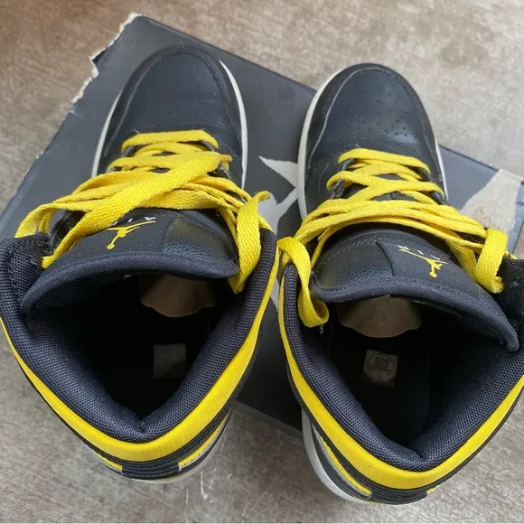 Nike Jordan 1 Mid Shoes Black/Yellow GS Size 6.5