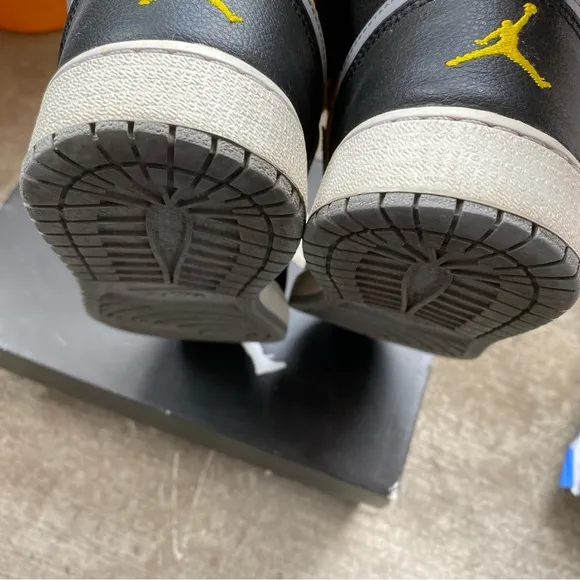 Nike Jordan 1 Mid Shoes Black/Yellow GS Size 6.5