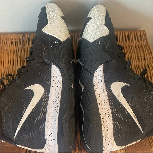 Nike Kyrie 4 Oreo Sneakers Shoes Black White Mens Size 8 Basketball AV2296-001