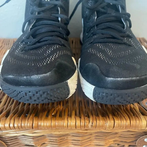 Nike Kyrie 4 Oreo Sneakers Shoes Black White Mens Size 8 Basketball AV2296-001