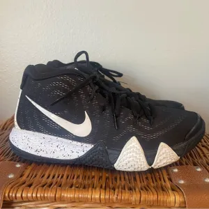 Nike Kyrie 4 Oreo Sneakers Shoes Black White Mens Size 8 Basketball AV2296-001