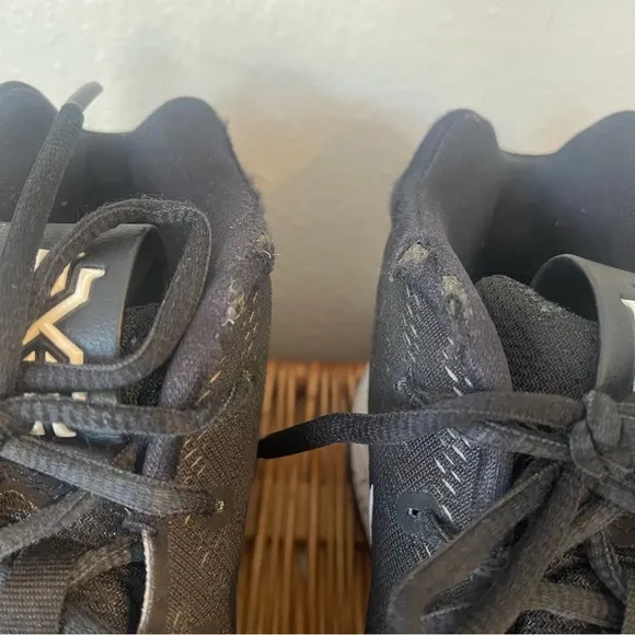 Nike Kyrie 4 Oreo Sneakers Shoes Black White Mens Size 8 Basketball AV2296-001