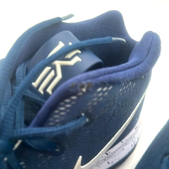 Nike Kyrie 4 TB Basketball Shoes Midnight Navy &amp; White Mens Size 10 AV2296-402