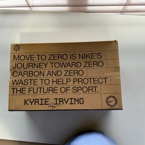 Nike kyrie irving kryie 8 Men's Black and White basketball Shoes sneakers