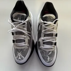 Nike kyrie irving kryie 8 Men's Black and White basketball Shoes sneakers