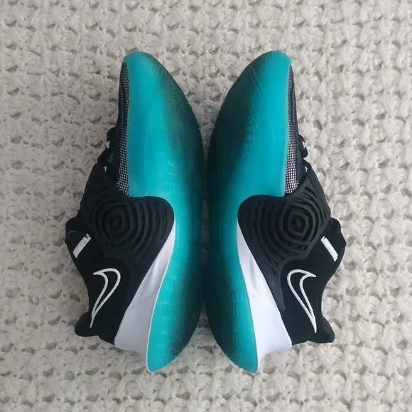 Nike Kyrie Low 3 'Moon' size 5y