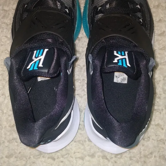 Nike Kyrie Low 3 'Moon' size 5y