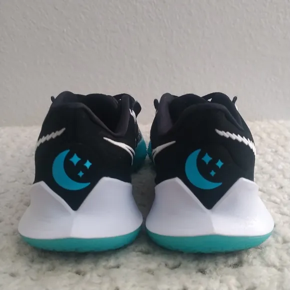 Nike Kyrie Low 3 'Moon' size 5y
