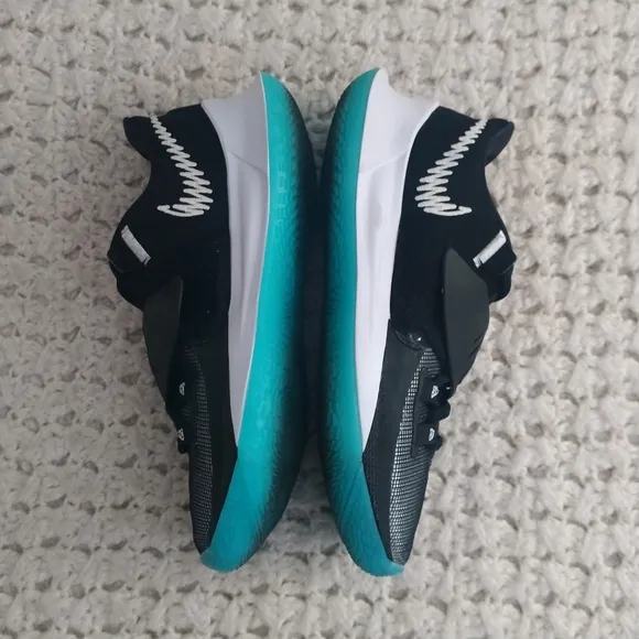 Nike Kyrie Low 3 'Moon' size 5y