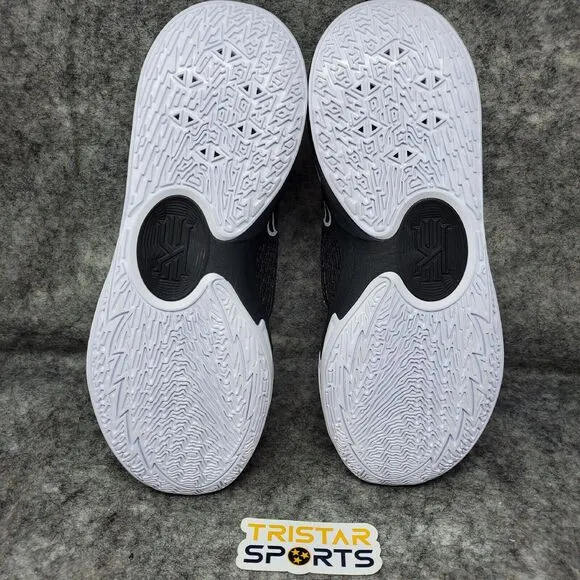 Nike Kyrie Low 5 TB Basketball Shoes Mens Size 9 White Black DO9617-002
