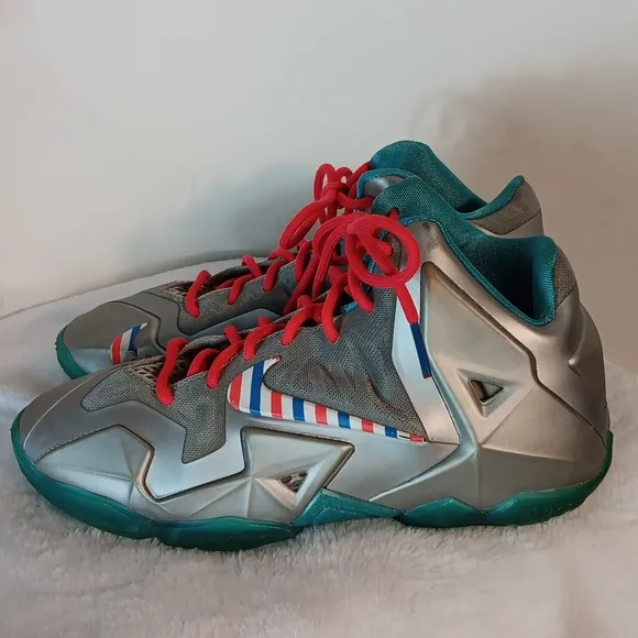 Nike Lebron 11 &quot;Barbershop&quot; Boys Athletic Shoes