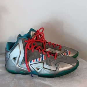 Nike Lebron 11 &quot;Barbershop&quot; Boys Athletic Shoes